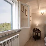 - Sotto La Loggia -