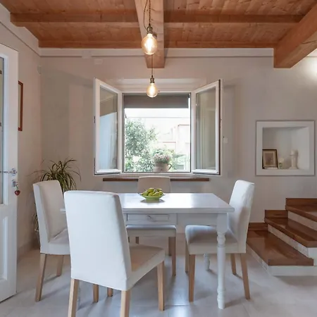 - Sotto La Loggia - Apartment *